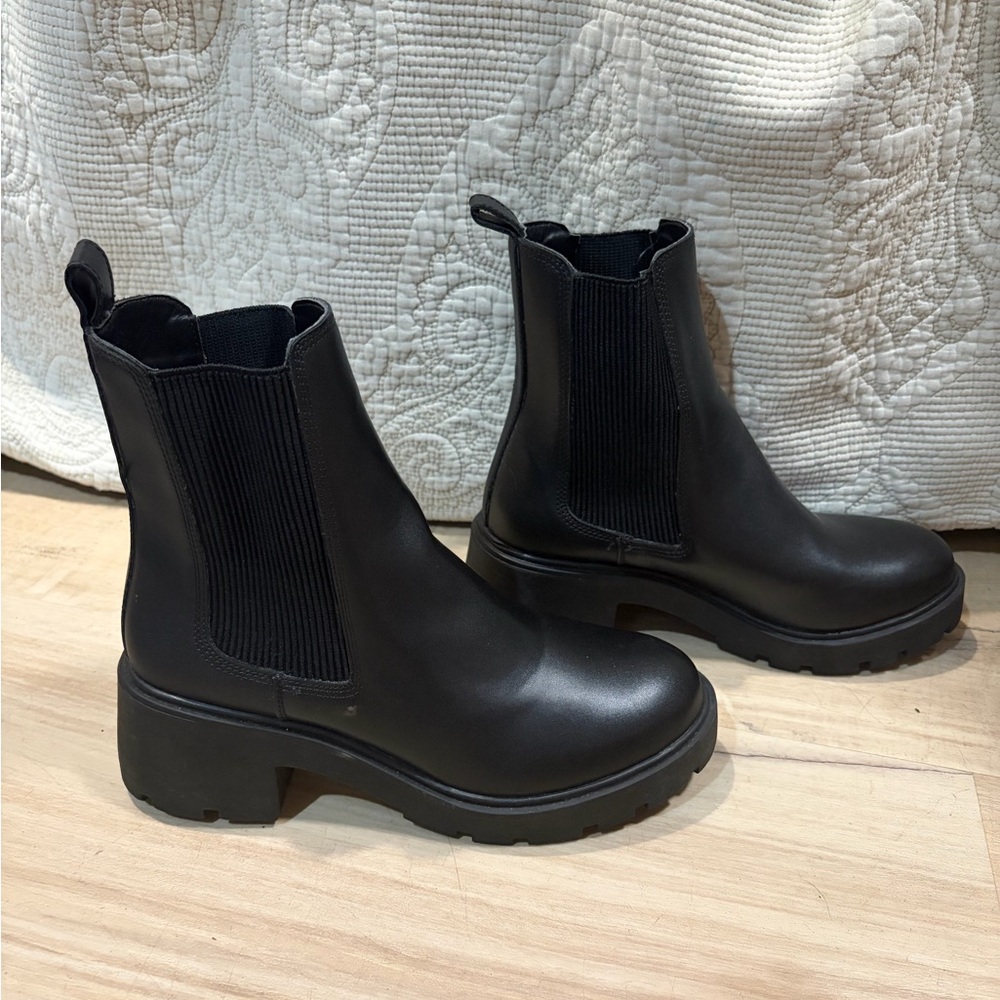Steve Madden Honored Women's Black Chelsea Ankle Boots